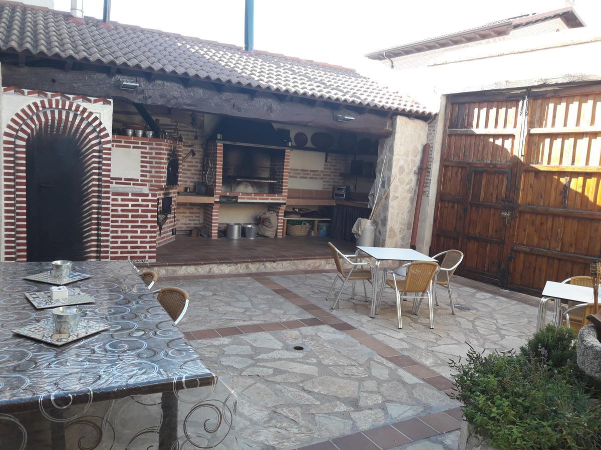 Casa Rural La Casa De Las Manuelas Horcajo de las Torres Exteriör bild