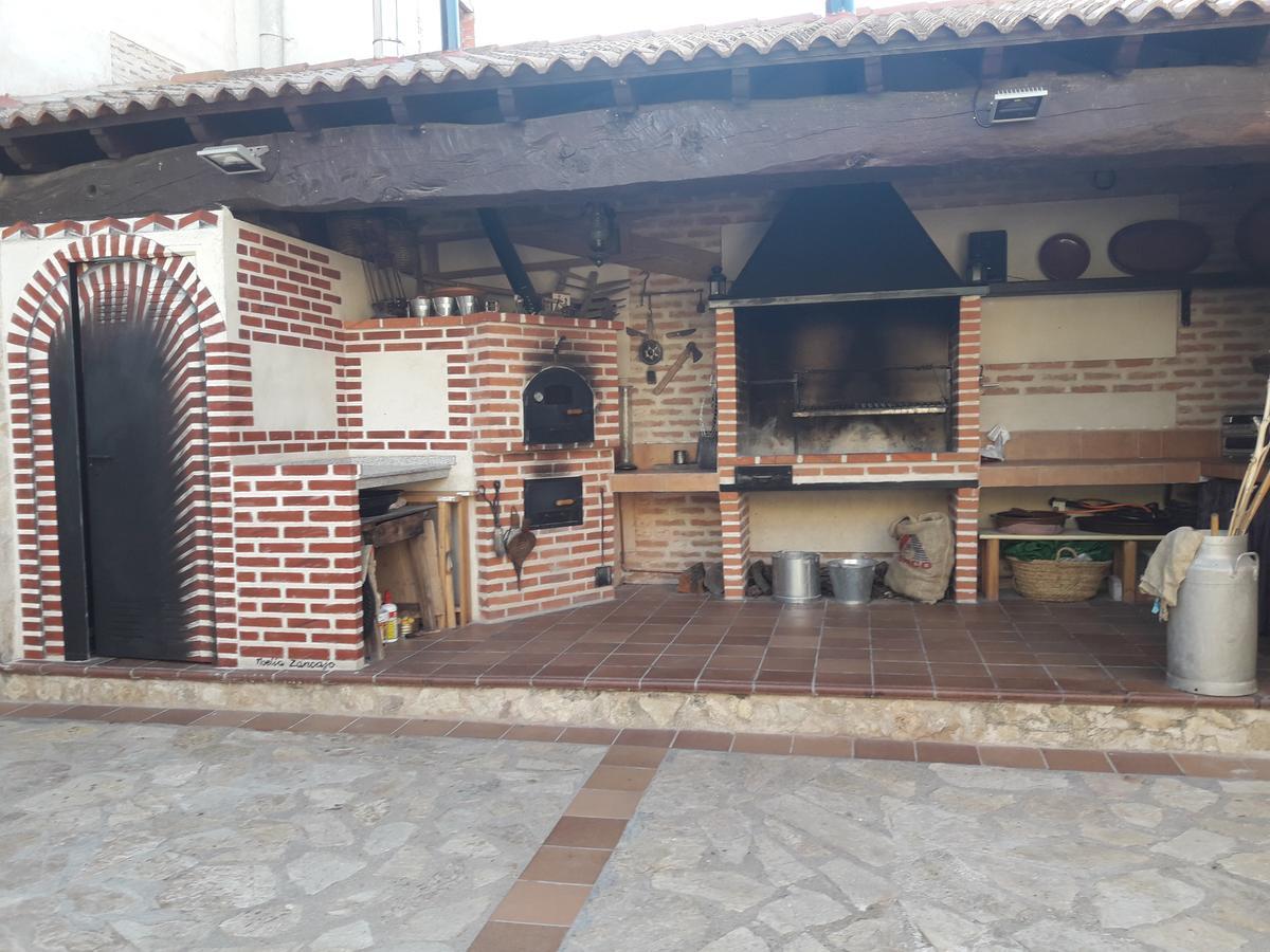 Casa Rural La Casa De Las Manuelas Horcajo de las Torres Exteriör bild